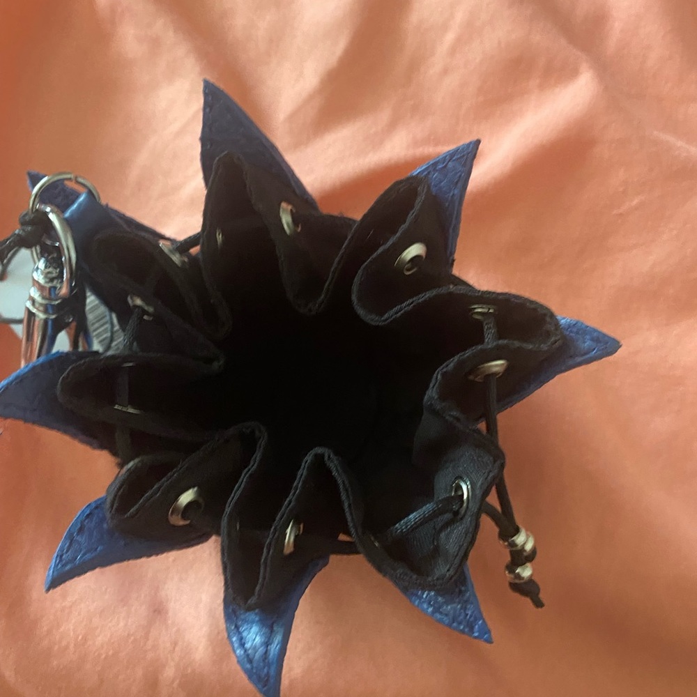 Mini Tulip Keychain - Picture 4 of 4